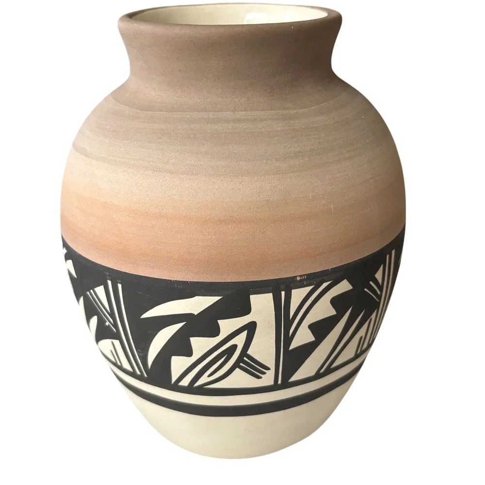 Pottery Vase Tan Terracotta Black White Geometric Signed Silas Navajo USA 6.5in